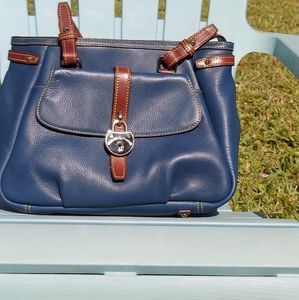 Dooney & Bourke shoulder handbag